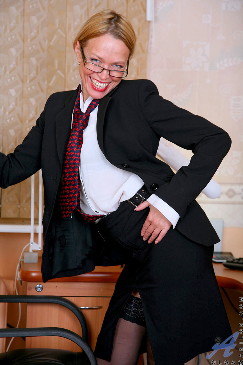 /content/anilos/galleries/olga_1_office_cougar/full/olga-1_002.jpg