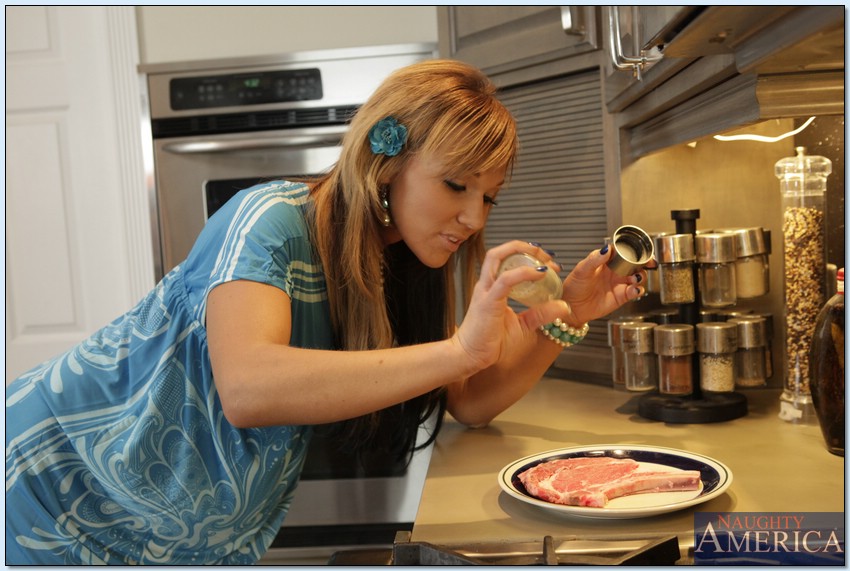 /content/housewife-1on1/galleries/nikki_sex-032112/full/nikki_sex-003.jpg