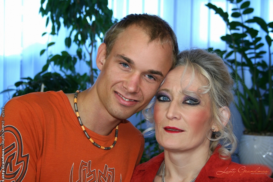 /content/lusty-grandmas/galleries/26296-angeline/full/26296-1.jpg