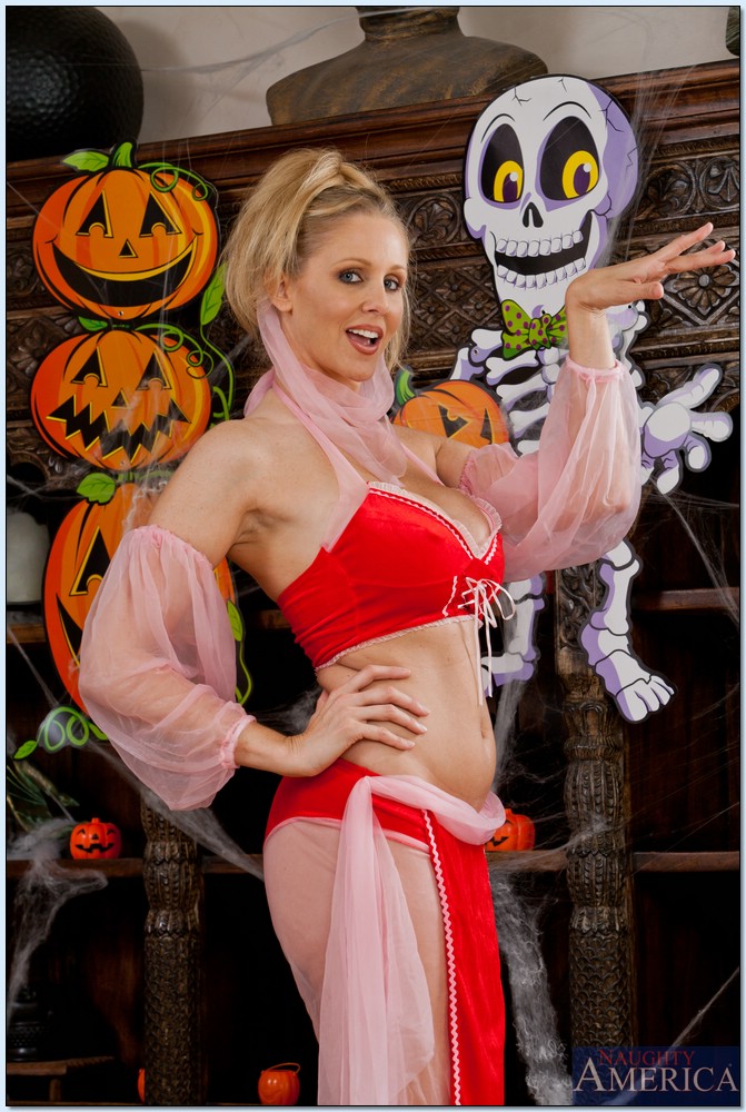 /content/my-friends-hot-mom/galleries/julia_ann-111711/full/julia_ann-006.jpg