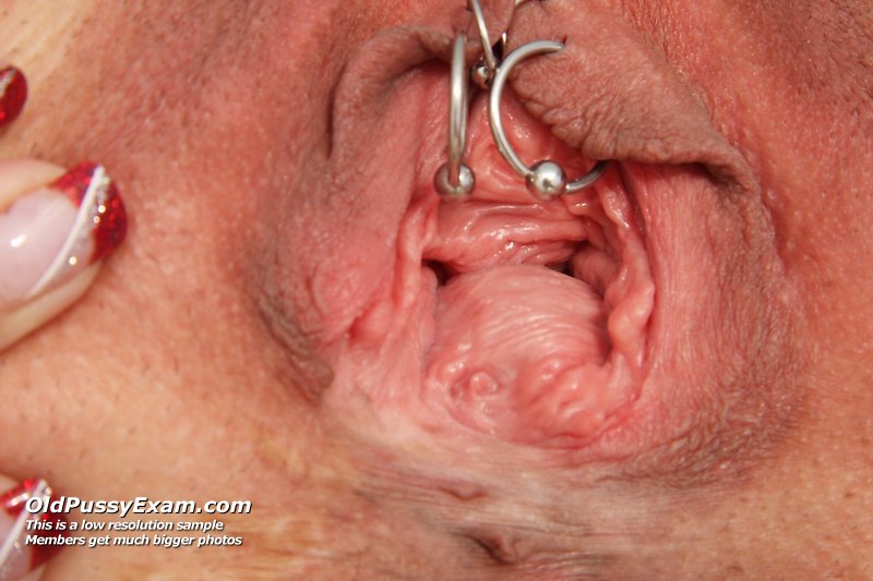 /content/old-pussy-exam/galleries/verka-old_nurse_dildos_pierced_pussy_on_gynochair-072011/full/6.jpg